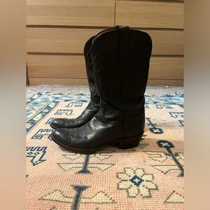Authentic Lucchese cowboy boots in women’s 8.5